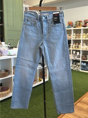 NWT Women’s Levi's Wedgie Straight Ankle Jeans